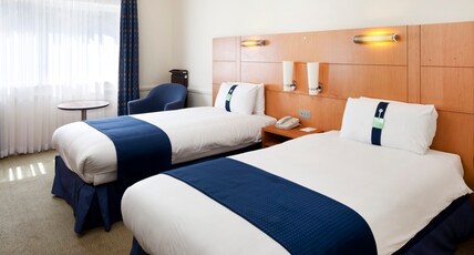 Holiday Inn Guildford Room Type - 2 Single Standard