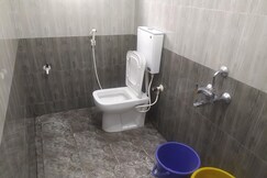 SARVESH ARUNDEKAR HOME STAY IN 3 MINUTS WALK BEACH AC ROOM