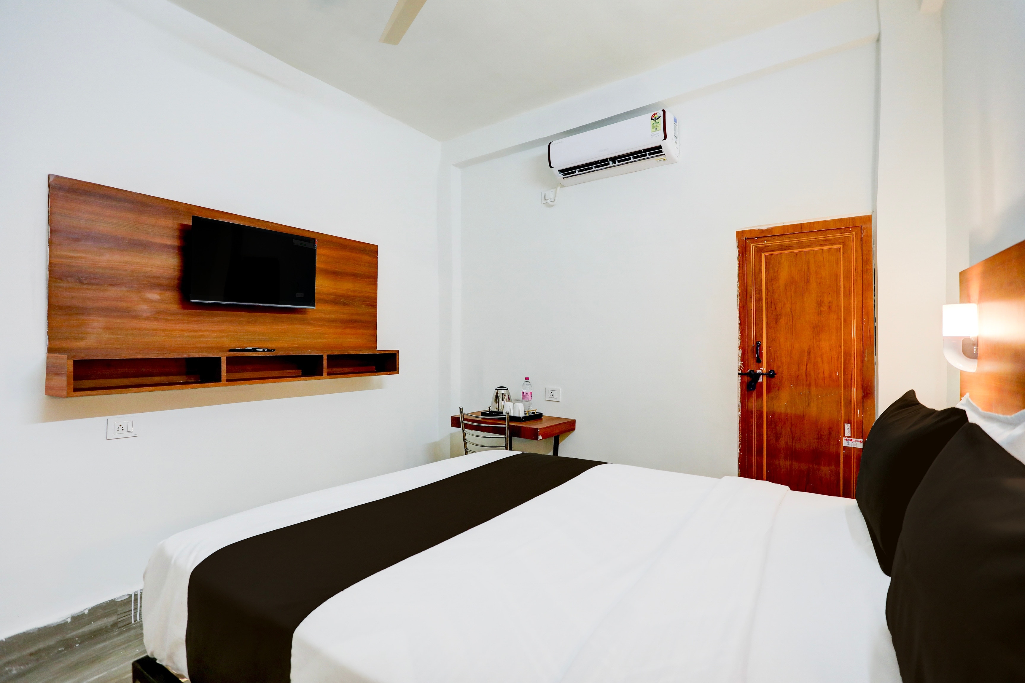 Hotel O MADHUBAN'S INN - Tap to explore photos