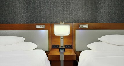 Embassy Suites Pittsburgh-Downtown Room Type - 2 QUEEN STE ACC RI SHWR