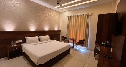 Shubh Heaven Room Type - Deluxe Room