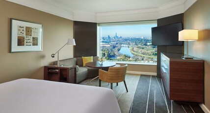 Grand Hyatt Melbourne Room Type - 1 King Bed with River View and Club Access