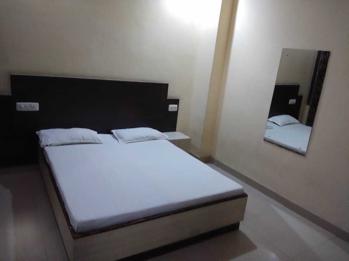 Hotel New Light - Tap to explore photos