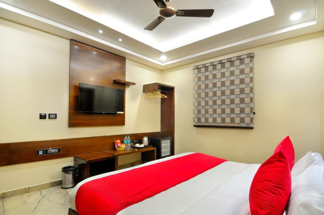Hotel Worth - Near Connaught Place & NDLS Station - Tap to explore photos