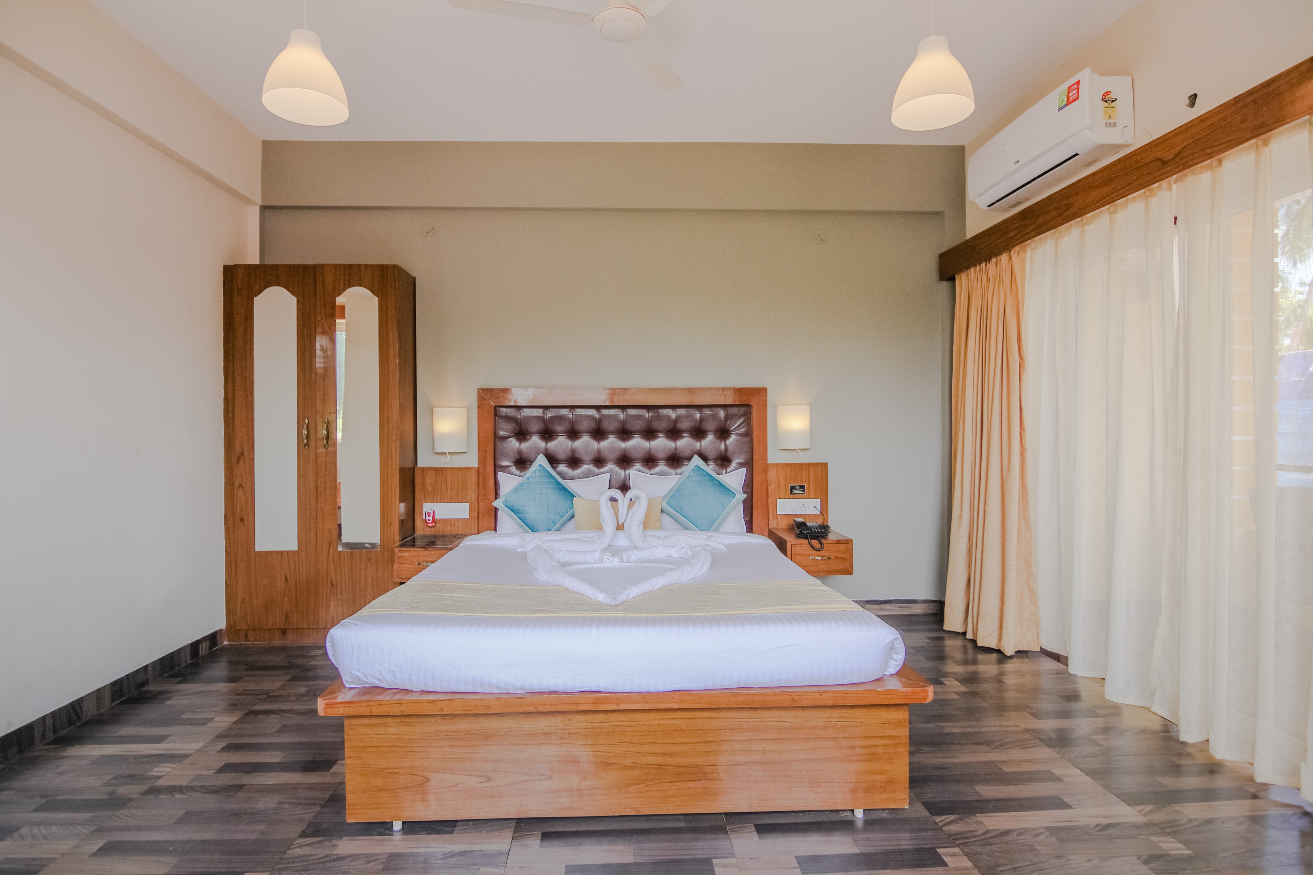 Royale Nirvana Resort - Tap to explore photos