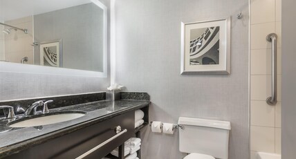 DoubleTree by Hilton Williamsburg Room Type - 2 QUEENS SOFABED NOSMOKING