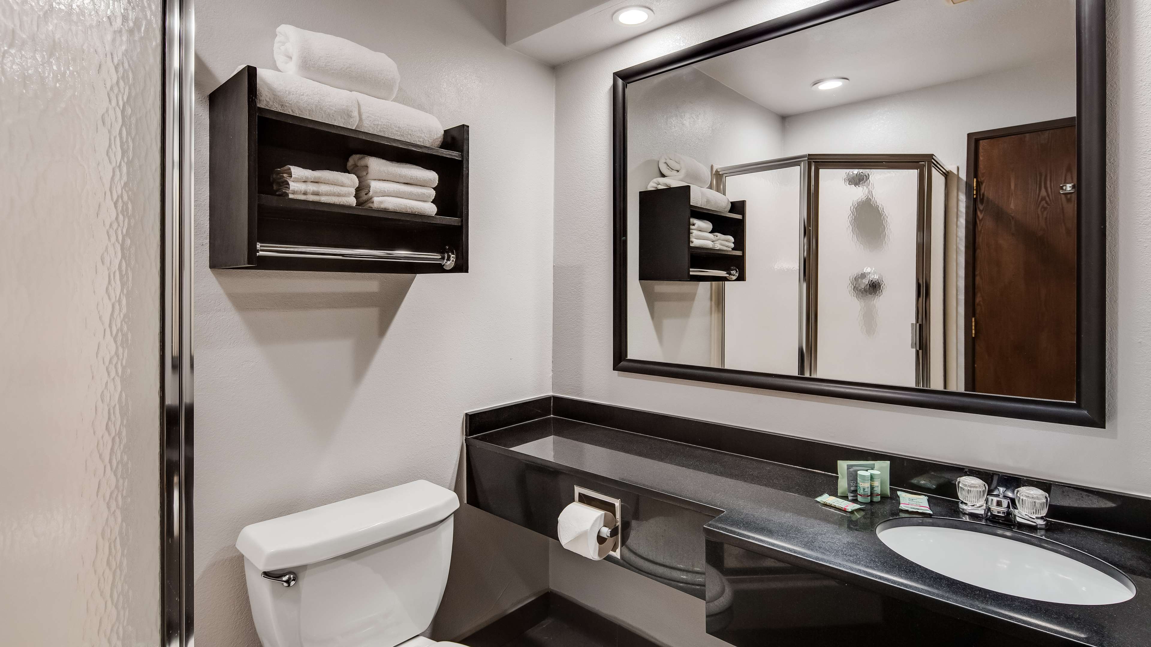 Best Western Lapeer Inn - Tap to explore photos