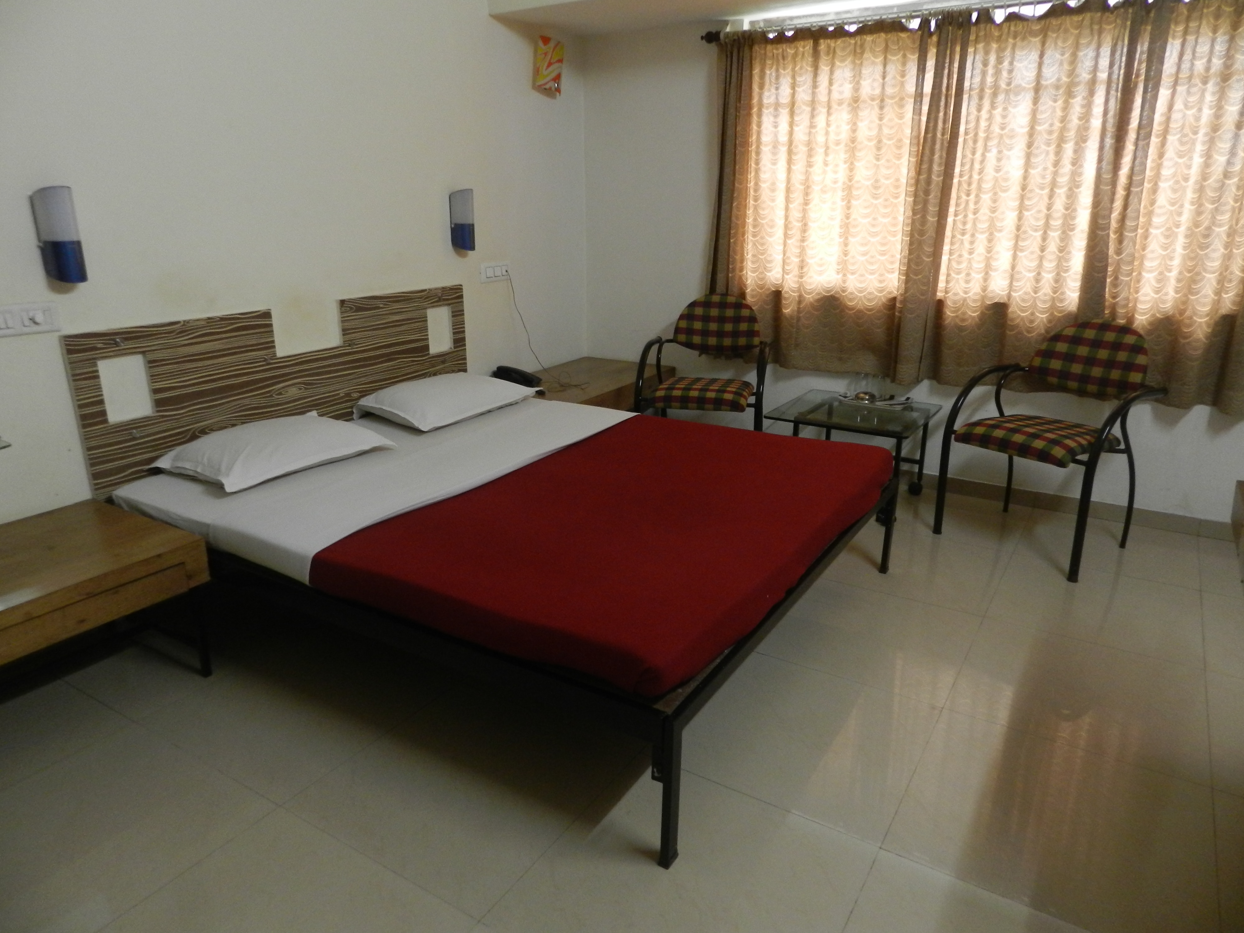 Hotel Landmark - Tap to explore photos