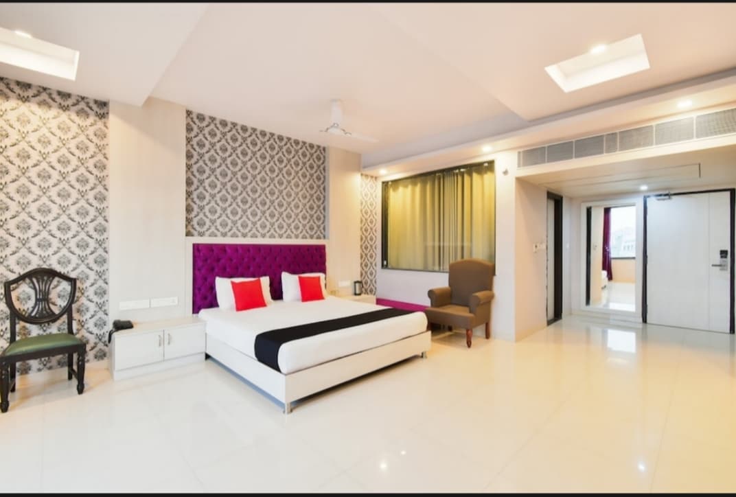 Hotel Royal Akshayam - Tap to explore photos