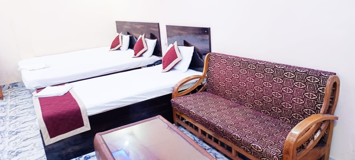 Hotel Satyam Shivam Sundaram Obra - Tap to explore photos