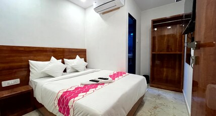 Hotel Delmond Prime  Near NESCO Exhibition Centre Room Type - Deluxe Double Room