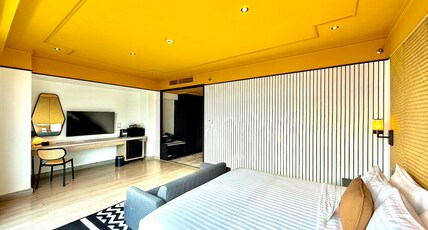 The Quarter Saphankhwai by UHG Room Type - Deluxe Corner Room with Bathtub