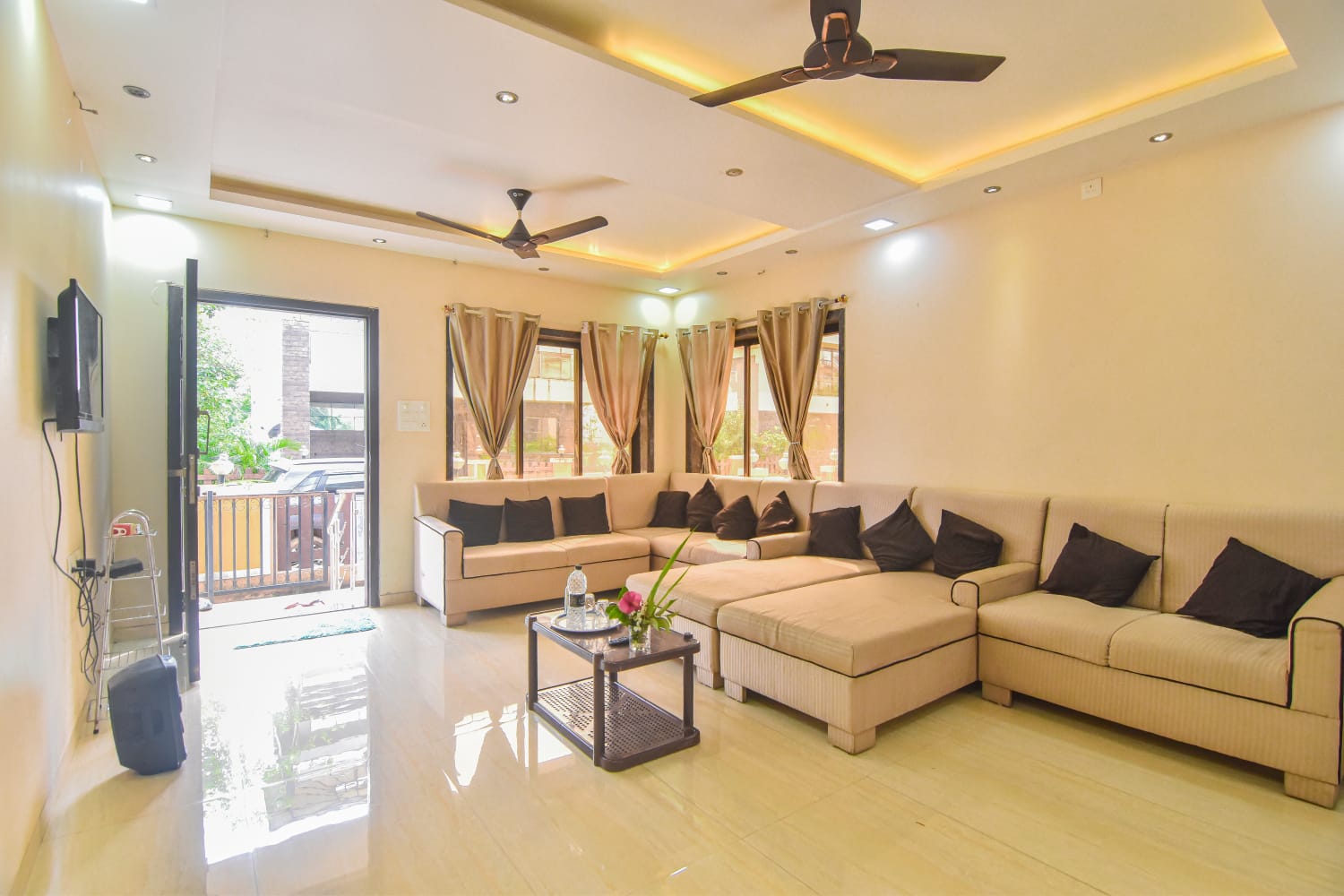 Star villa - Tap to explore photos