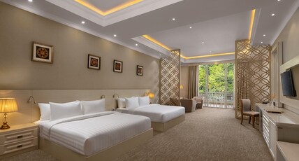 The Golden Crown Hotel Room Type - Premier Suite with Jacuzzi