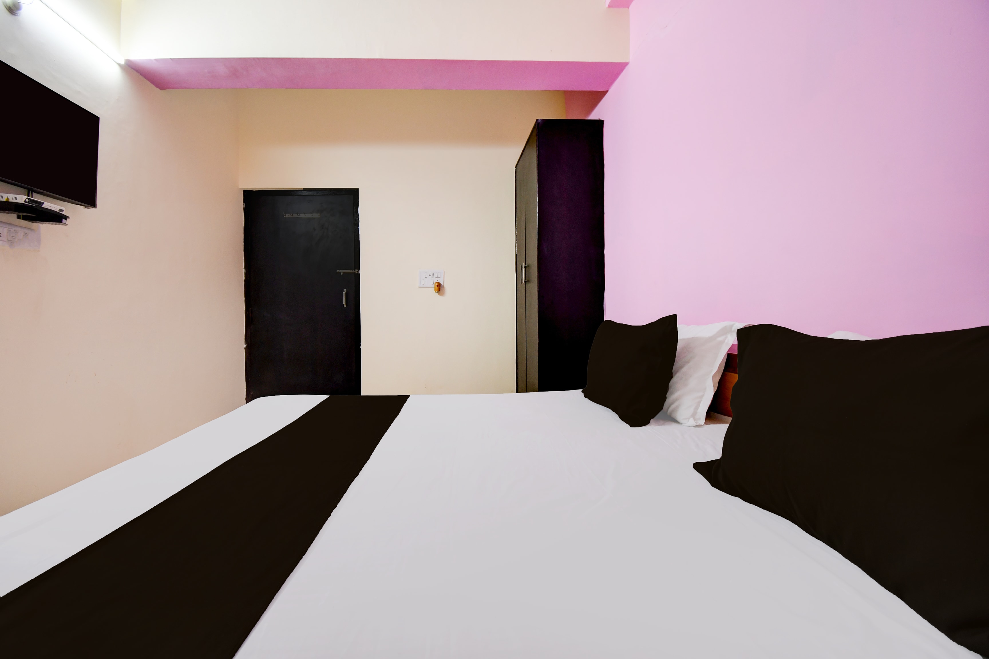 Hotel O Divine Stays - Tap to explore photos