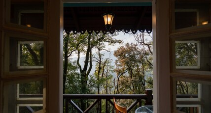 Sansa by the Woods - Manor & Spa Room Type - Vatayan -Balcony Studio