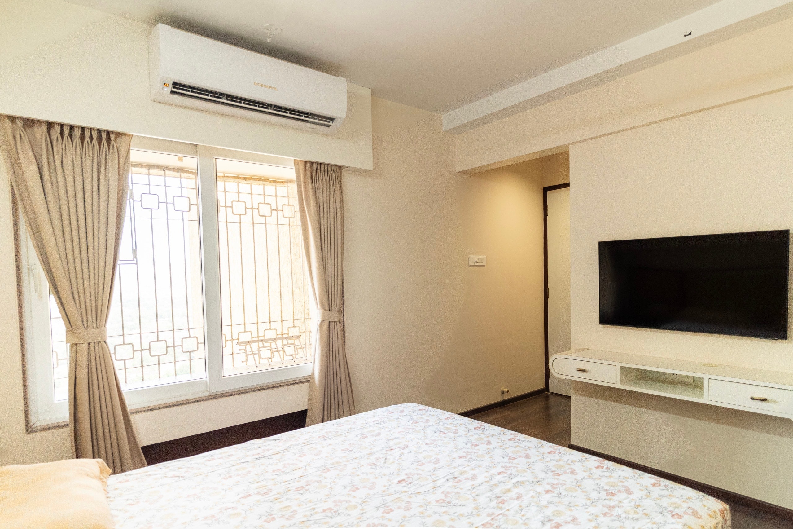 Sky High Luxe 2BHK Mountain View - Tap to explore photos