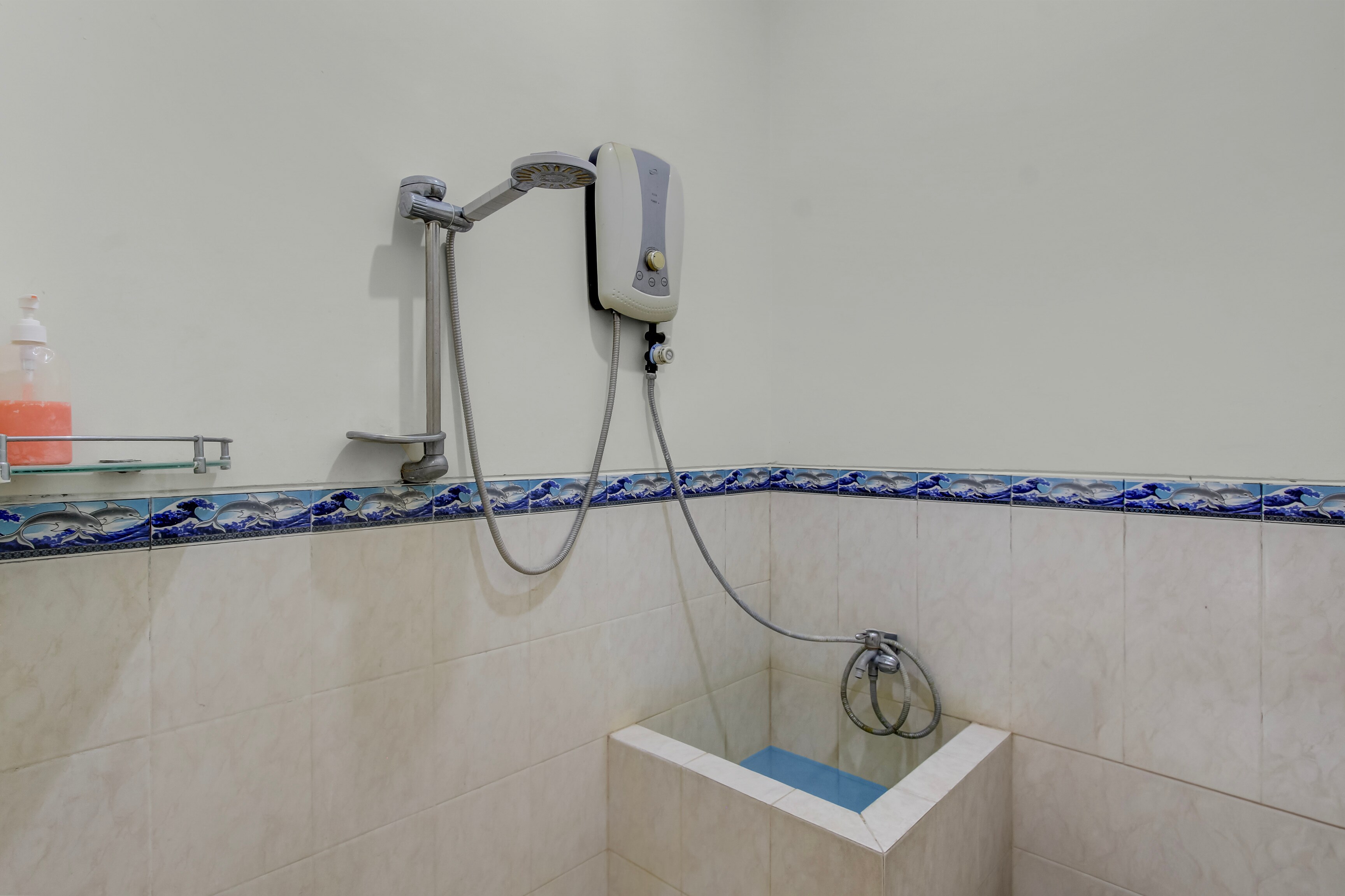 OYO 94935 Rahayu Homestay - Tap to explore photos