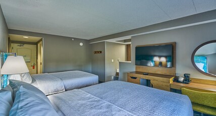 Hampton Inn Flemington Room Type - 2 QUEENS SUITE PULLOUT SOF