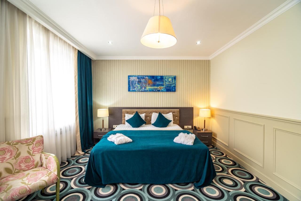 Mildom Hotel - Tap to explore photos