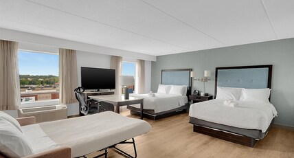 Hampton Inn & Suites by Hilton Toronto Markham, ON Room Type - 2QN STDO MIC FRIDG WTBR NS