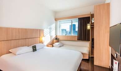 ibis Bogota Museo Room Type - Room with 1 double bed and 1 single bed for children ibis Bogota Museo Room Type - Room with 1 double bed and 1 single bed for children