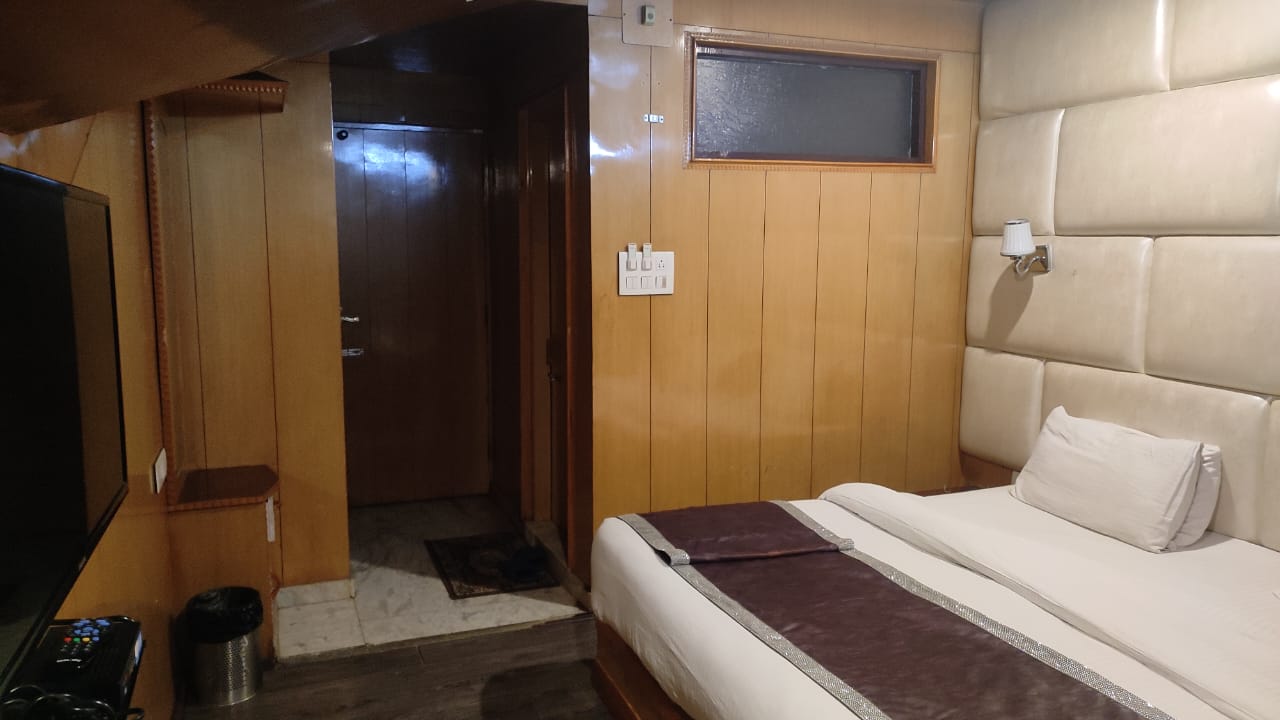 Hotel Milad Srinagar - Tap to explore photos