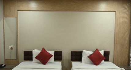 HOTEL INDRAPRASTHA Room Type - AC SUPER DELUXE ROOM