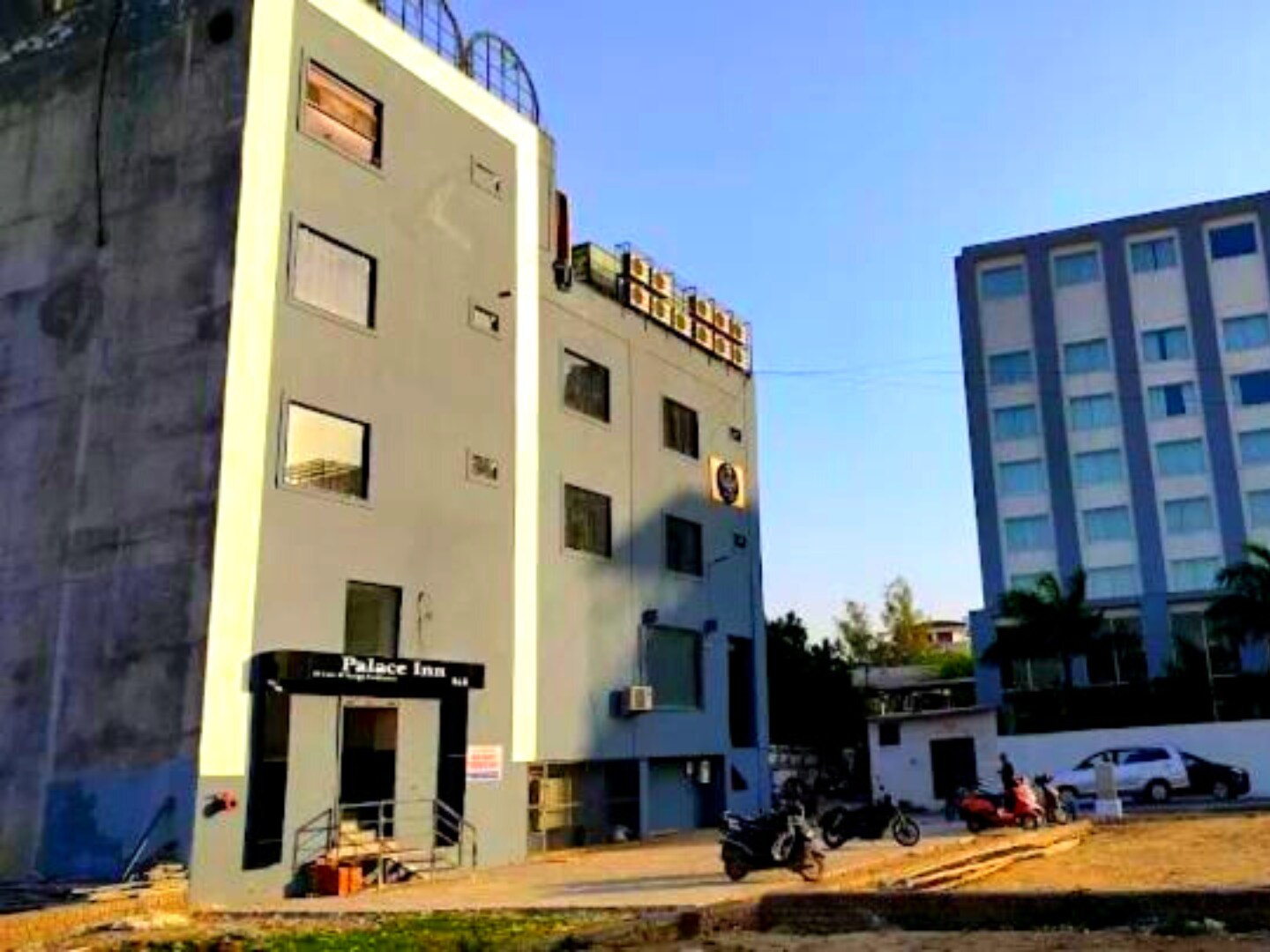 Palace inn - Tap to explore photos