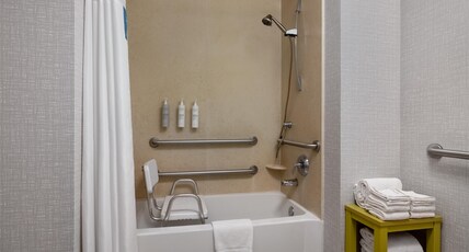 Hampton Inn Las Vegas North Speedway Room Type - 1KNG MOB HEAR ACC W TUB NS