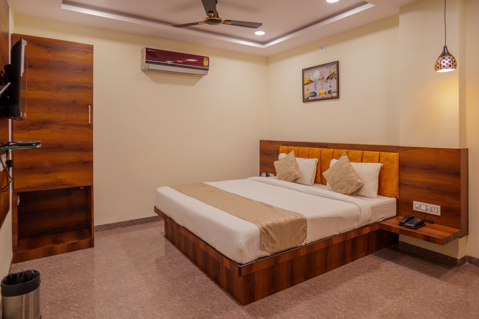 Hotel Dream Inn - Tap to explore photos