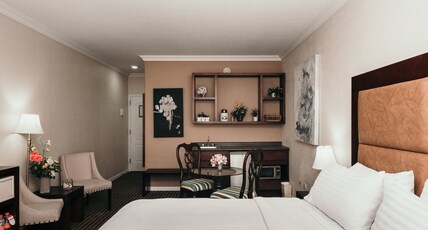 Holiday Inn Durango Room Type - 1 King Junior Suite
