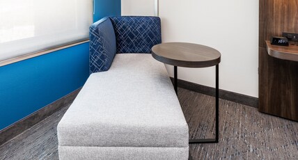 Holiday Inn Express & Suites HOUSTON SW - ROSENBERG Room Type - 1 King Bd Comm Mobil Access Roll In Shwr