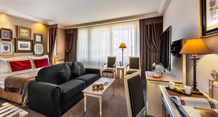 Royal Manotel Room Type - Executive Double Room