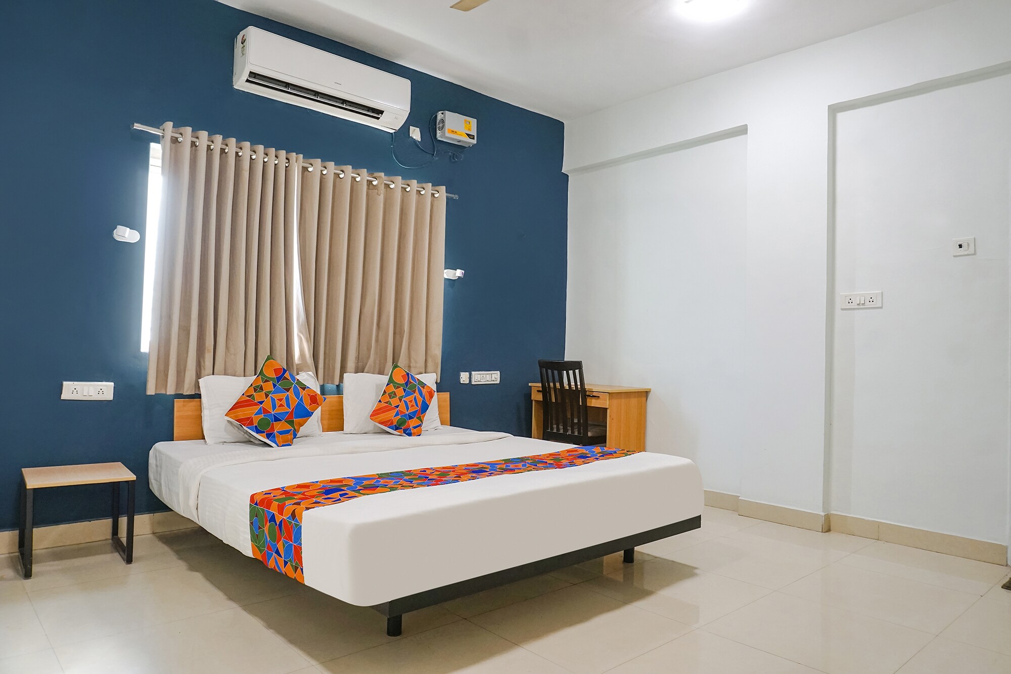 Via Silver Oak - Tap to explore photos