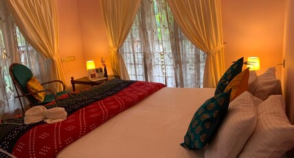 Surendram Villa Room Type - Executive AC Room with Bathtub & Balcony
