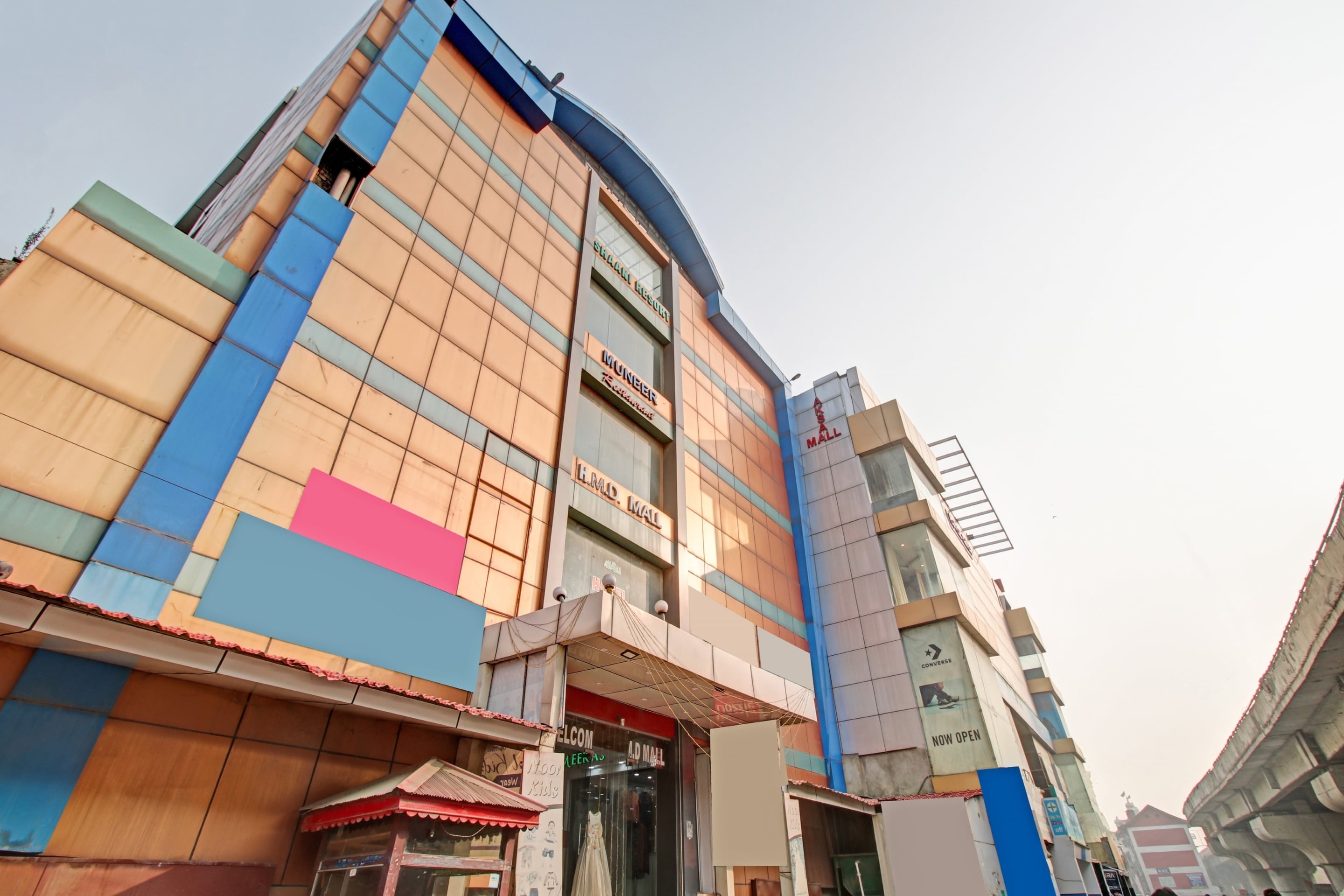 Hotel O Shaani Guest House - Tap to explore photos