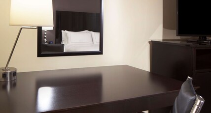 DoubleTree by Hilton El Paso Downtown Room Type - 1 KG MOB ACC RI SHWR