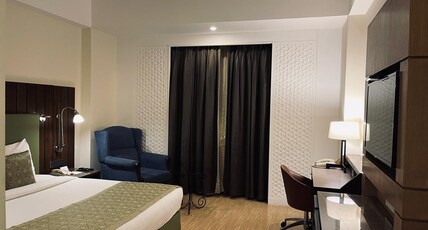 Best Western Plus Jalandar Room Type - 1 King Bed, Non-Smoking, Deluxe Room, Wi-Fi, Coffee Maker, Mini Bar