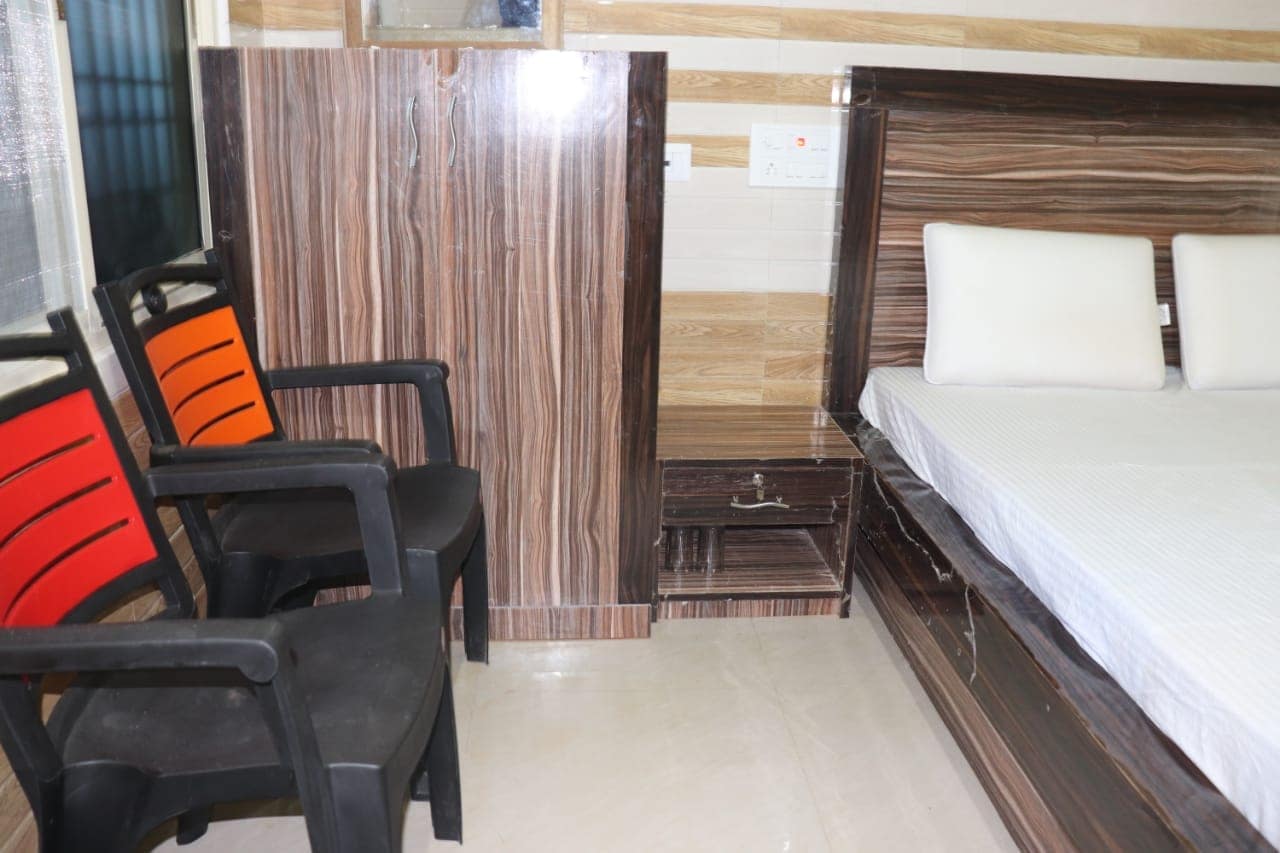 Hotel Hill Top - Tap to explore photos