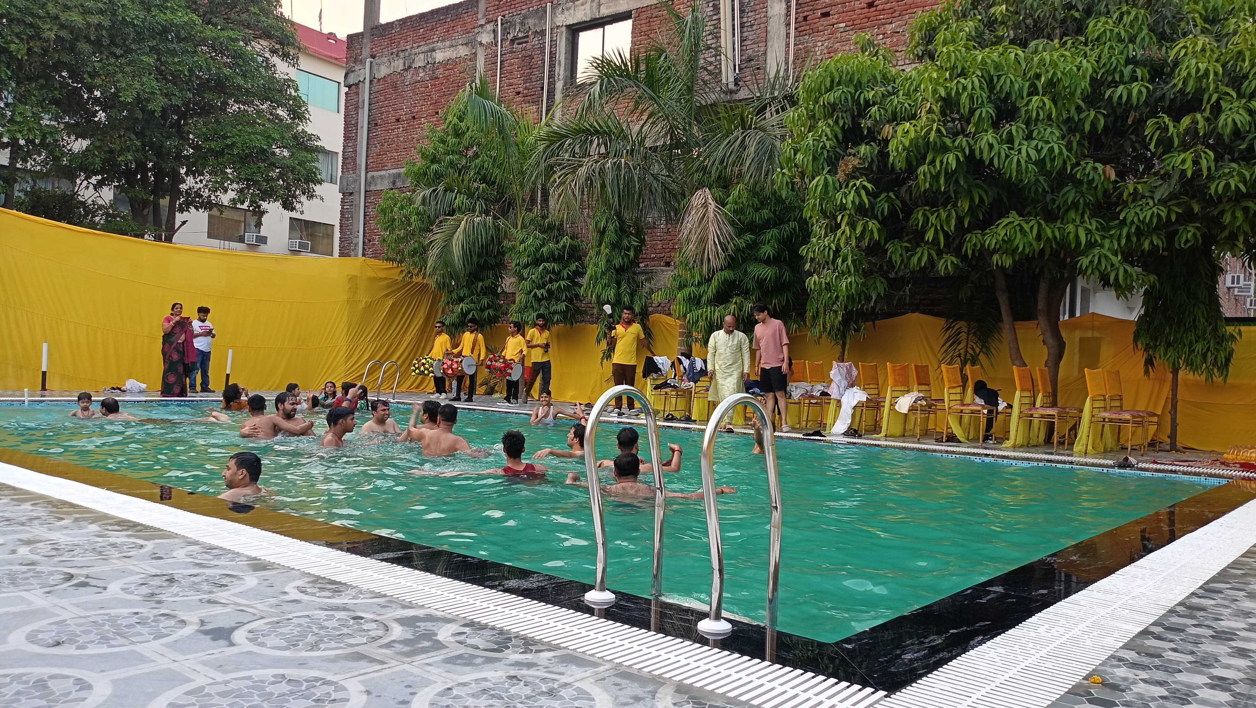 Bodhgaya Regency Hotel - 600 Metre from Mahabodhi Temple - Tap to explore photos