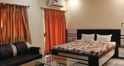Patange Resort and Restaurant Room Type - City View Couple Suite (2 Person) With Bathtub and Balcony