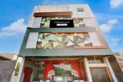 Super Townhouse Faridabad Railway Station Formerly Hotel Royals Paradaise