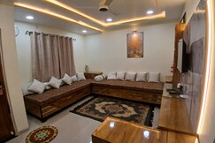 ShivAOM Family Homestay