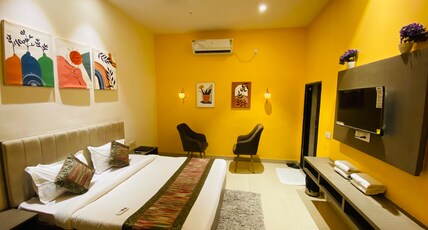 The Commune Hostel | Rooms & Dorms Room Type - Deluxe Room