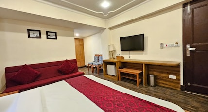 Shaf Excellency Room Type - Deluxe Room with Hot and Cold AC