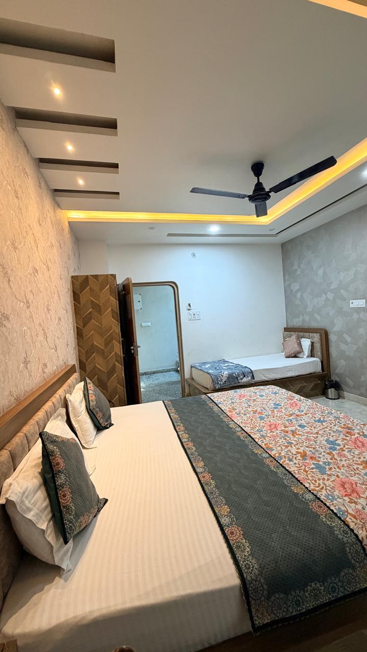HOTEL THE PUSHPRAJ - Tap to explore photos