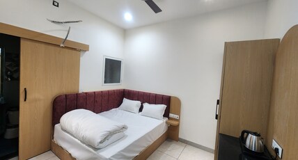 Hotel Shiv Om Room Type - Standard Room