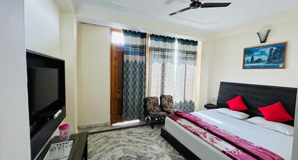 Vivek Palace Room Type - Deluxe Room with view