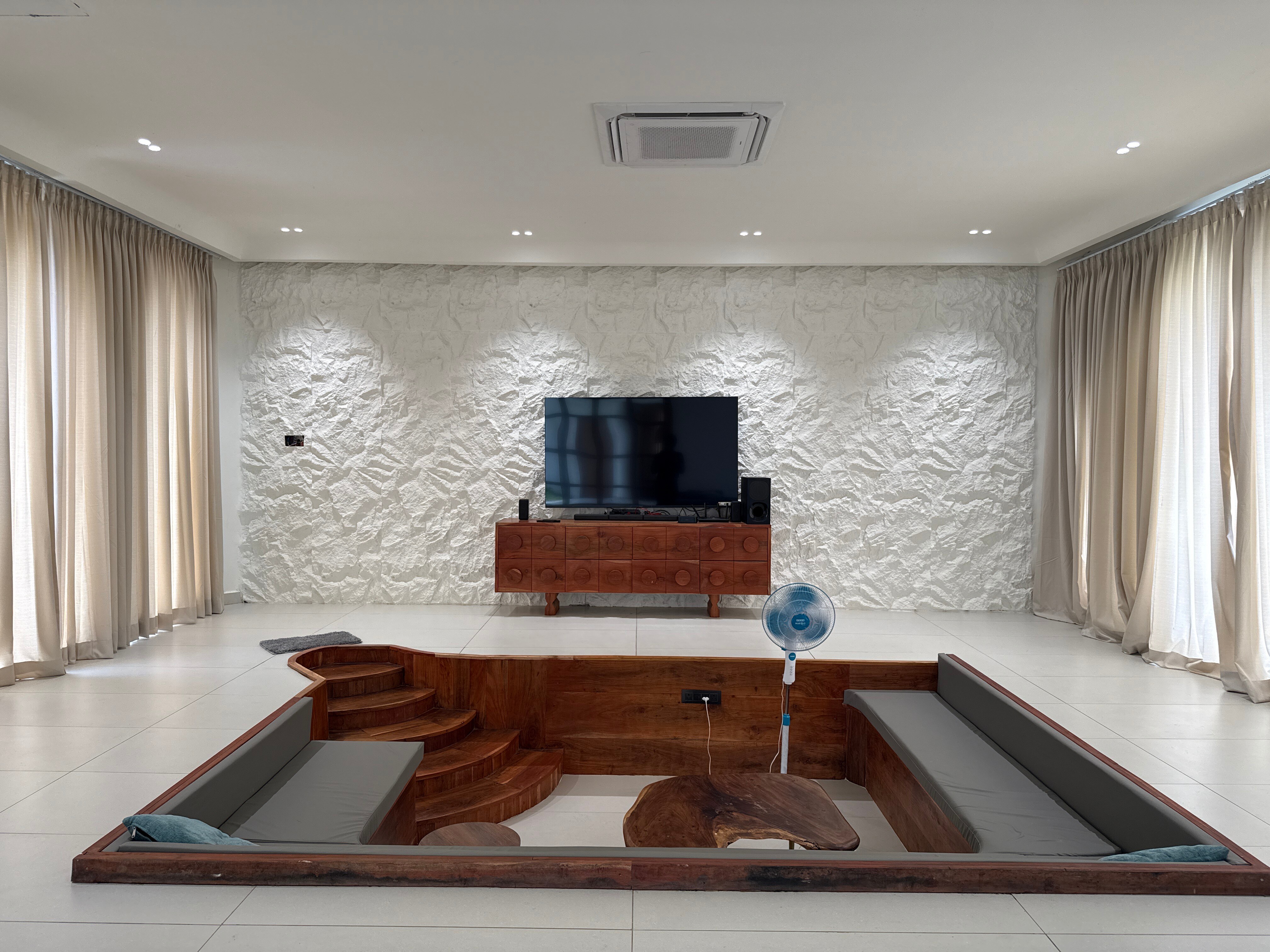 Aiyavi A Luxurious Retreat - Tap to explore photos